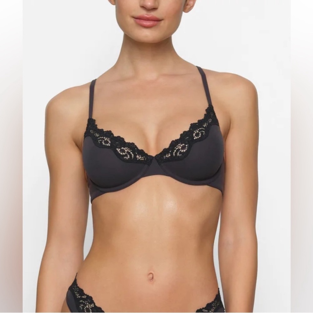 SKIMS Black Lace Trim Underwire Bra